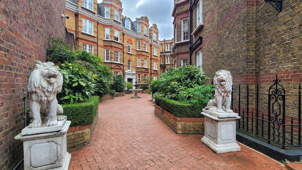 The Ultimate Guide of Things To Do in London, England 2 Knightsbridge London garden square Edwardian townhouses