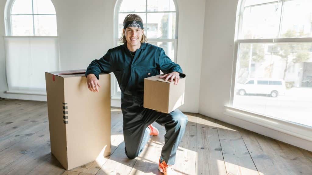 Who do I need to help me begin downsizing? 13+ Key people 12 Junk Removers Credit CanvaPro