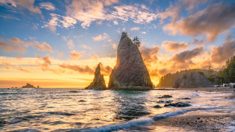 Rialto Beach Credit sepavone via Depositphotos