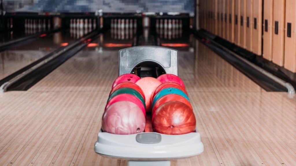 27 Fun Ideas on What to Do in London, Ontario with Tweens and Teens 13 Bowling Credit SashaKhalabuzar via Depositphotos
