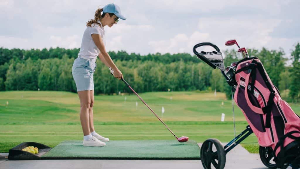 27 Fun Ideas on What to Do in London, Ontario with Tweens and Teens 15 Golfing Range ArturVerkhovetskiy via Depositphotos
