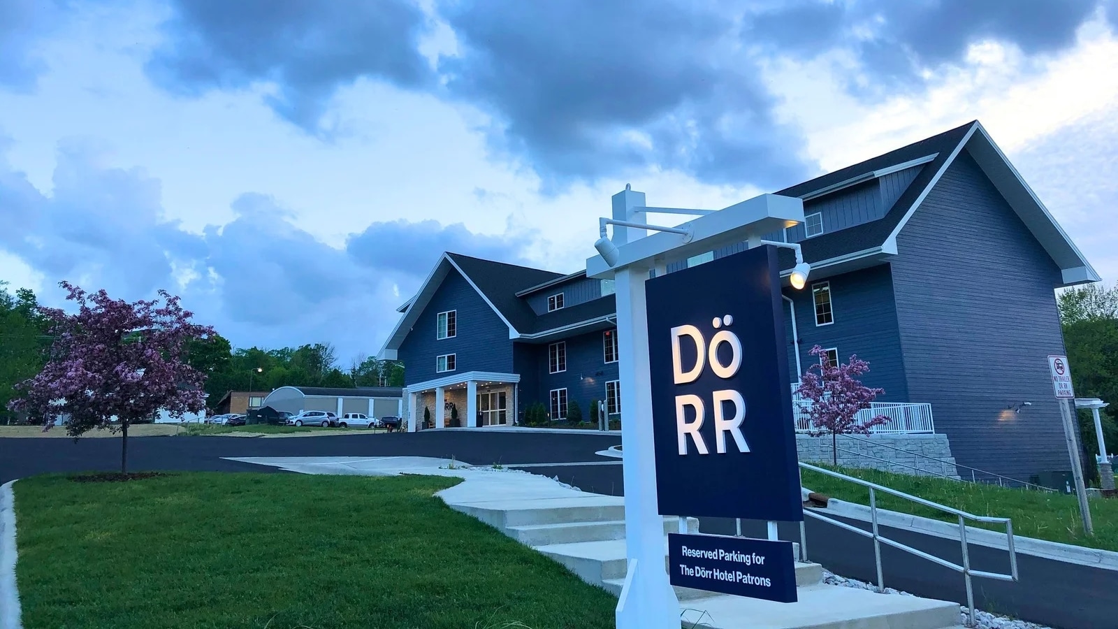Dorr Hotel Sister Bay WI 1600 x 900