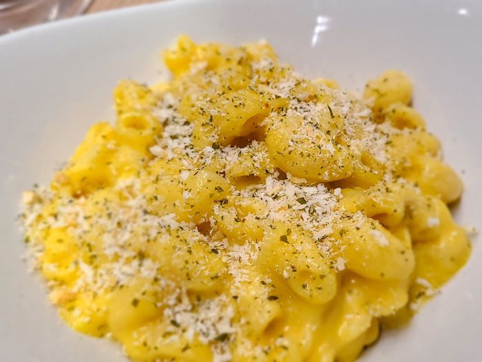 Train Travel: The Caledonian Sleeper Review - Britain’s Luxury Hotel on Rails 7 Lummermuir Smoke Cheddar Mac'n Cheese- Caledonian Sleeper - Photo Credit: Margarita Ibbott