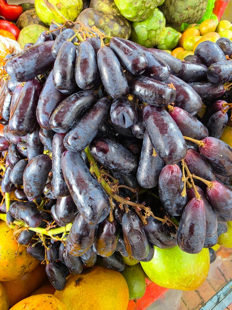 Ultimate Guide to Fruits and Juices of Colombia - with 40+ Stunning Pictures 46 Fingerling Grapes Photo Credit Margarita Ibbott 768x1024 1
